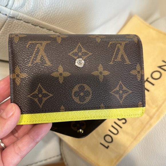 LV Marie-Lou Compact Wallet Pistache
new condition. No tags. Authentic. - Picture 10 of 17
